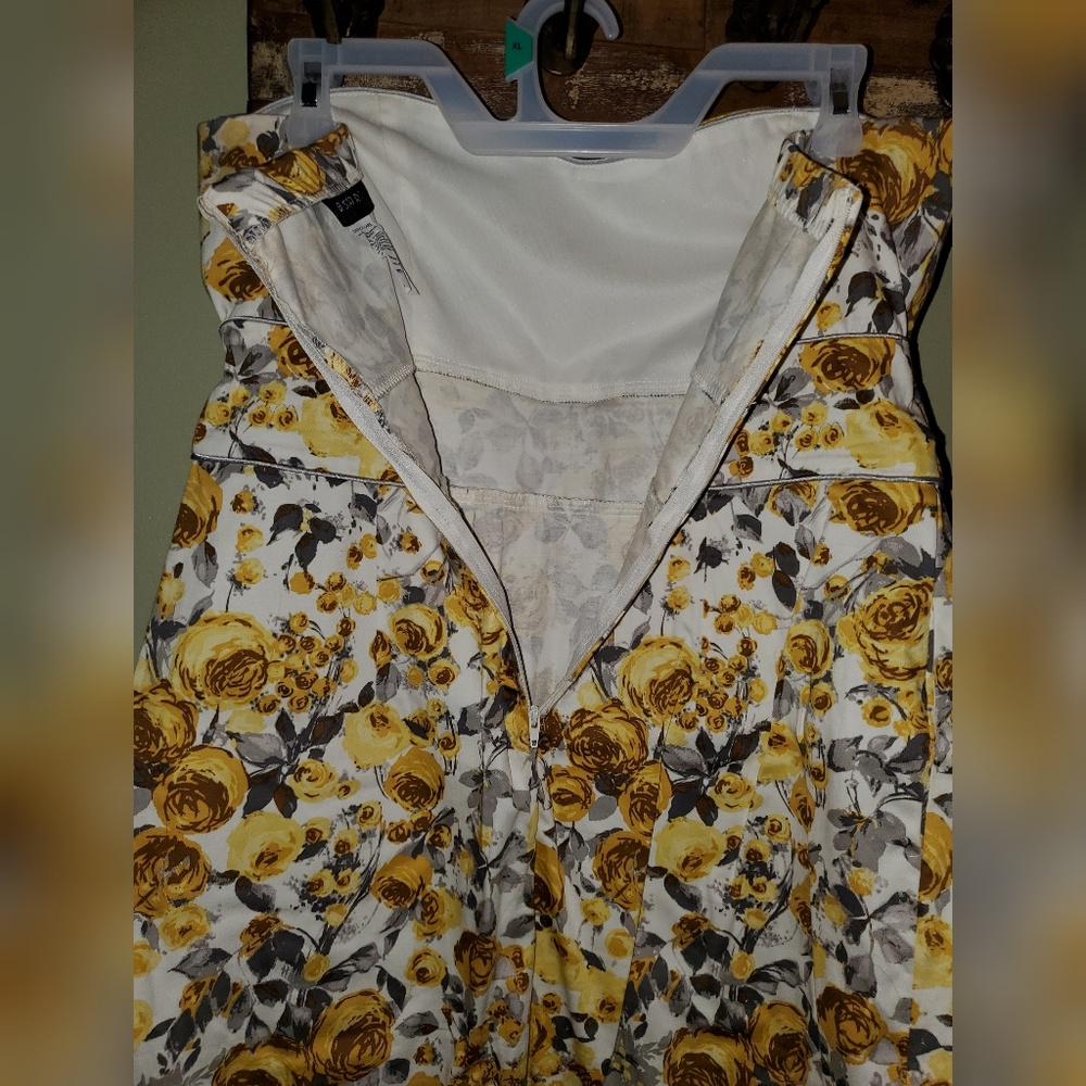 B. Smart Floral Strapless Mini Dress 14 - Picture 3 of 6